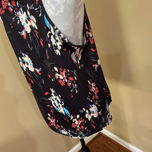 Flattering Floral Spaghetti strap V neck comfy stretch - Picture 7 of 10